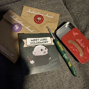 hogwarts tin, voldmort code and hook, harry and dumbledoor stickers only!